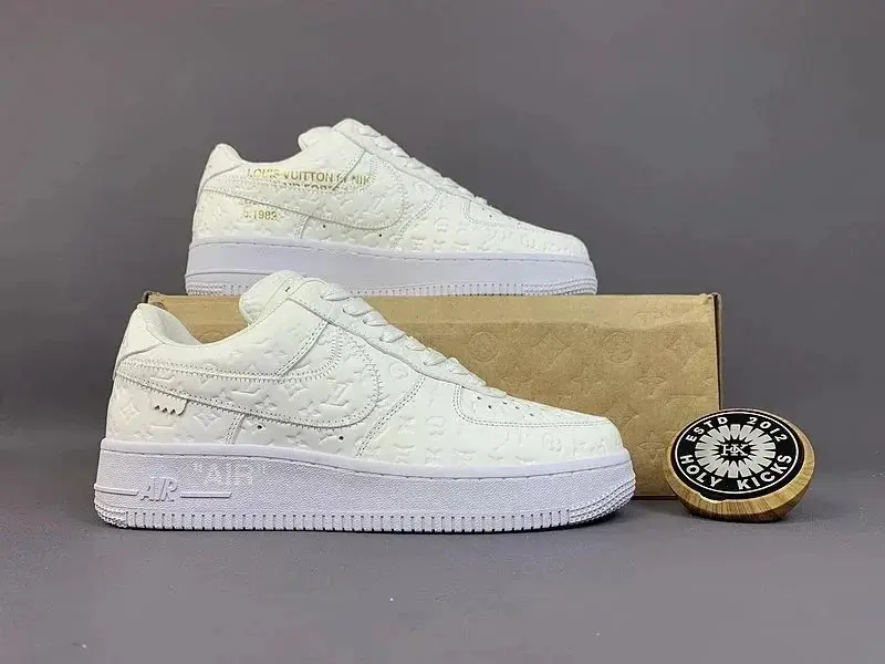 LV ARCH LICHT SNEAKER photo 2