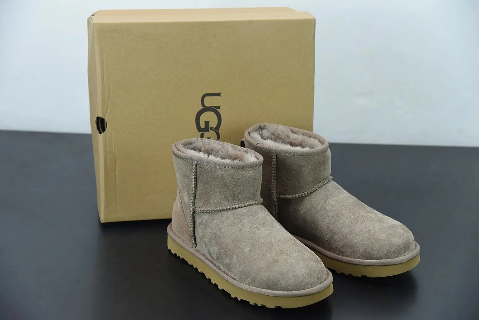 UGG Classic Mini Boots photo 4