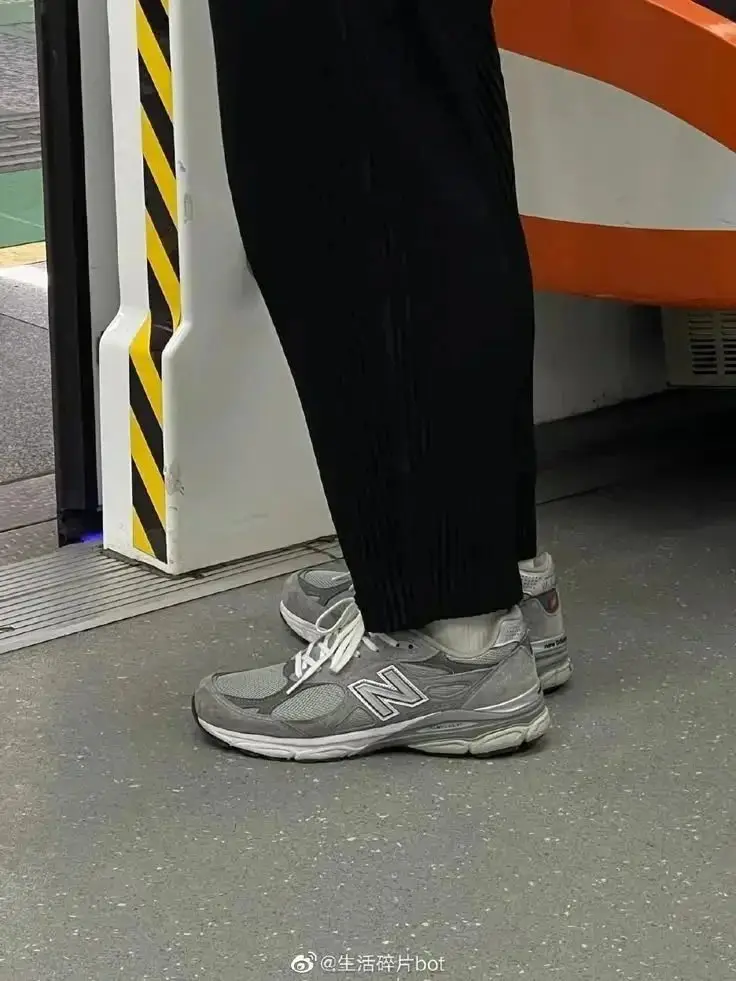 New Balance 2002R Sneakers [35+ styles] photo 5